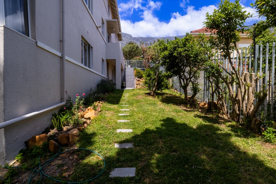 2 Bedroom Property for Sale in Vredehoek Western Cape